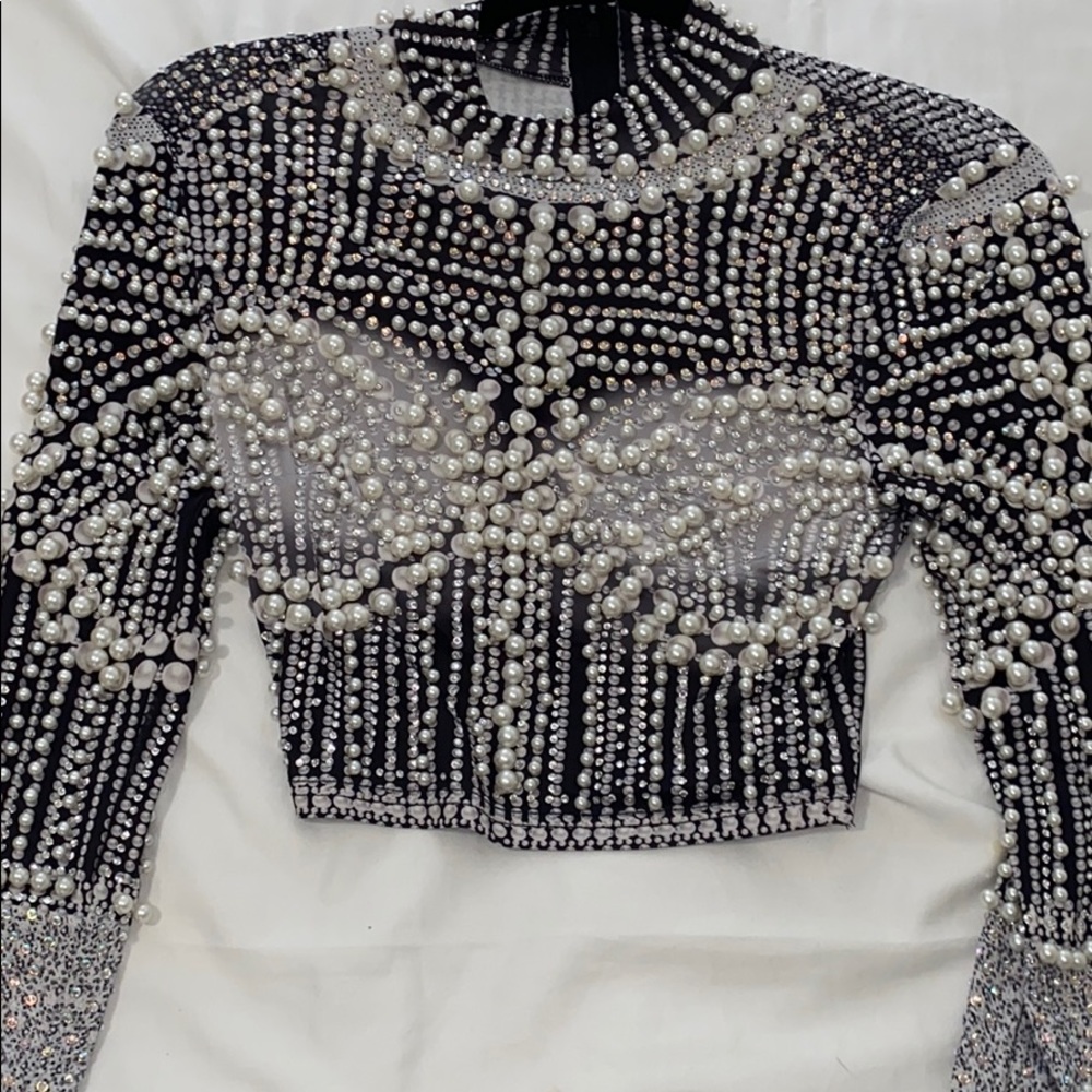 Cropped long sleeve with pearls and rhinestones